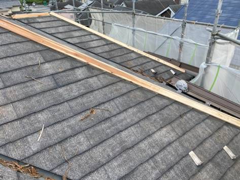 屋根　棟木交換作業